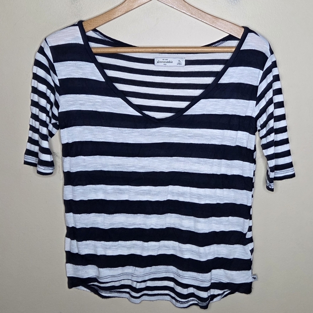 Y2K Abercrombie Kids | Dark Navy & White Wide Striped Rounded V-neck Tee Size XL